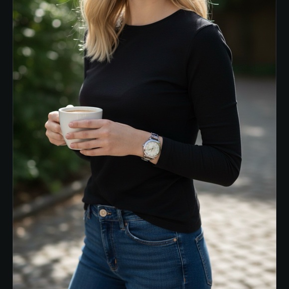 Gucci Silver Women's Watch with Silver Dial - Picture 7 of 8